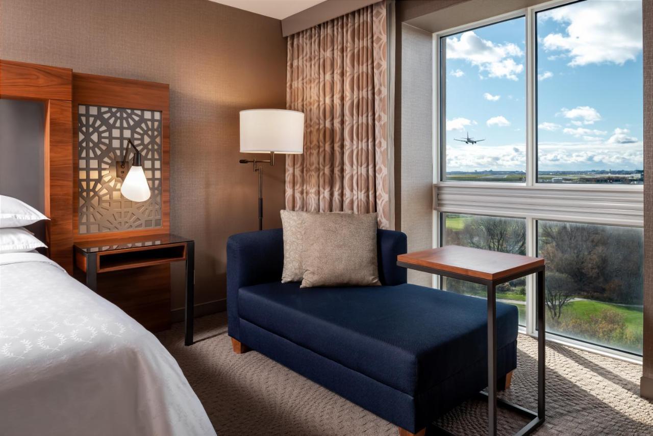 Larger Guest room, 1 King, Golf view, High floor