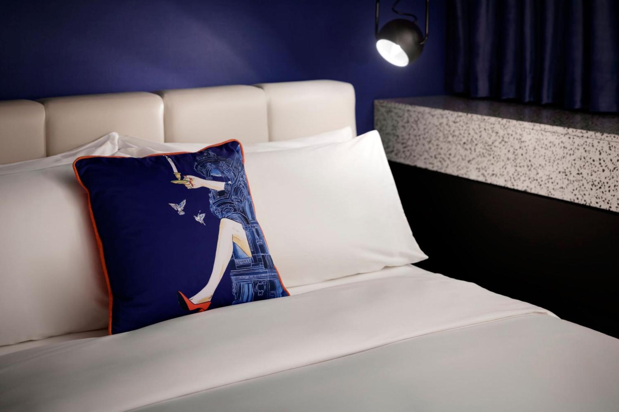 Deluxe Queen Room