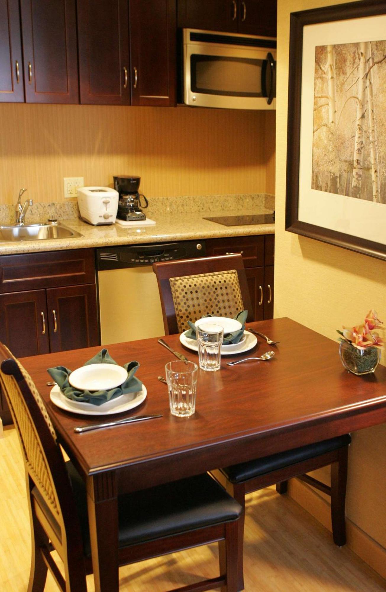 One-Bedroom Queen Suite with Two Queen Beds - Non-Smoking
