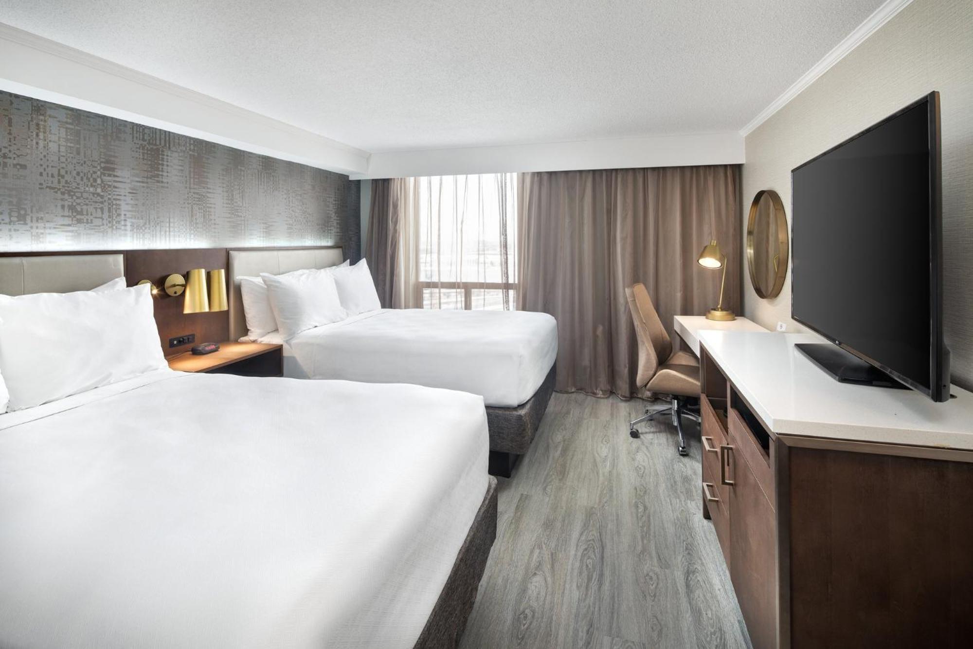 Standard Double Room Bath or Shower Combination,1607661952:JPEG