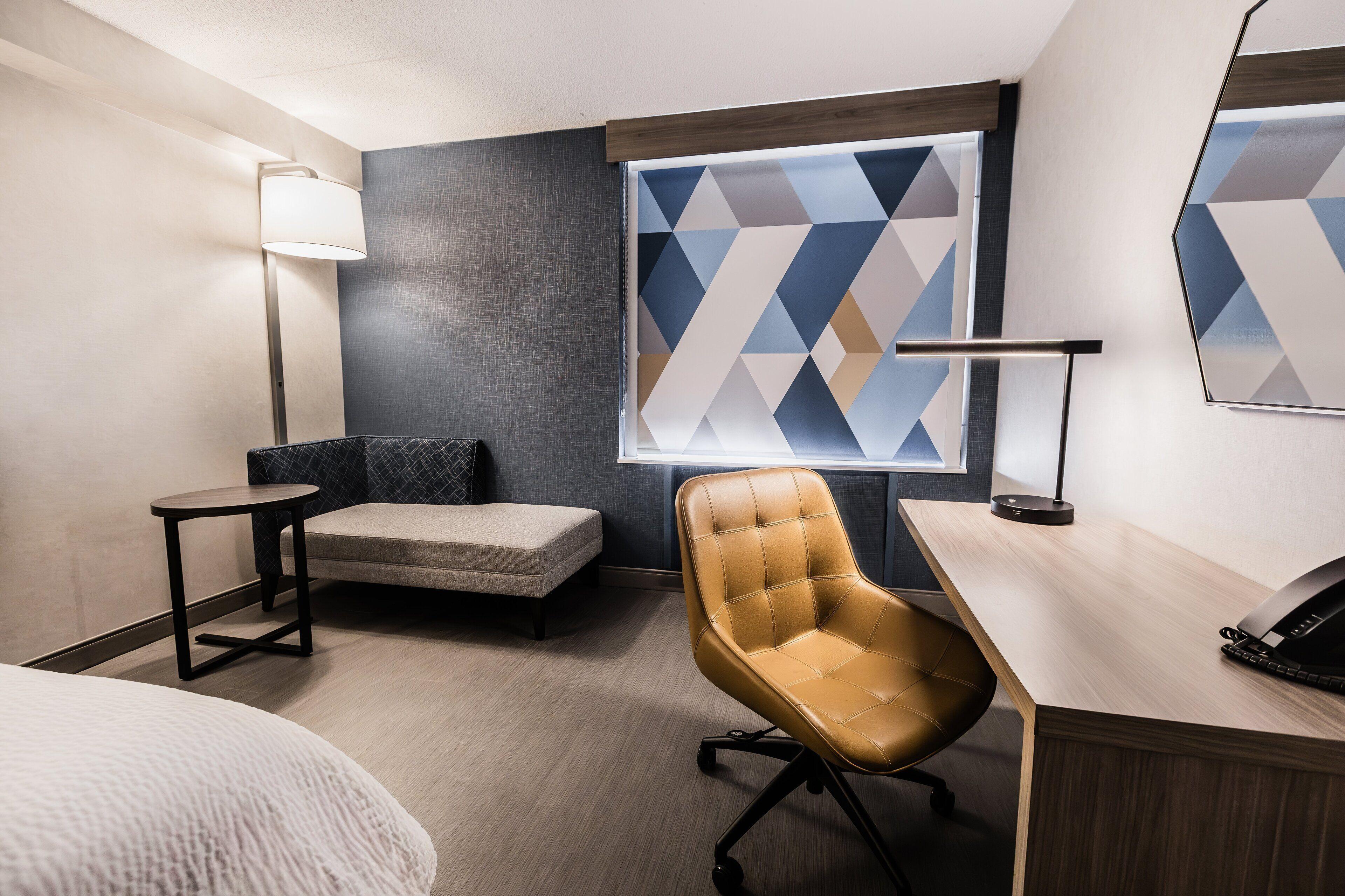 Standard Corner Queen Room