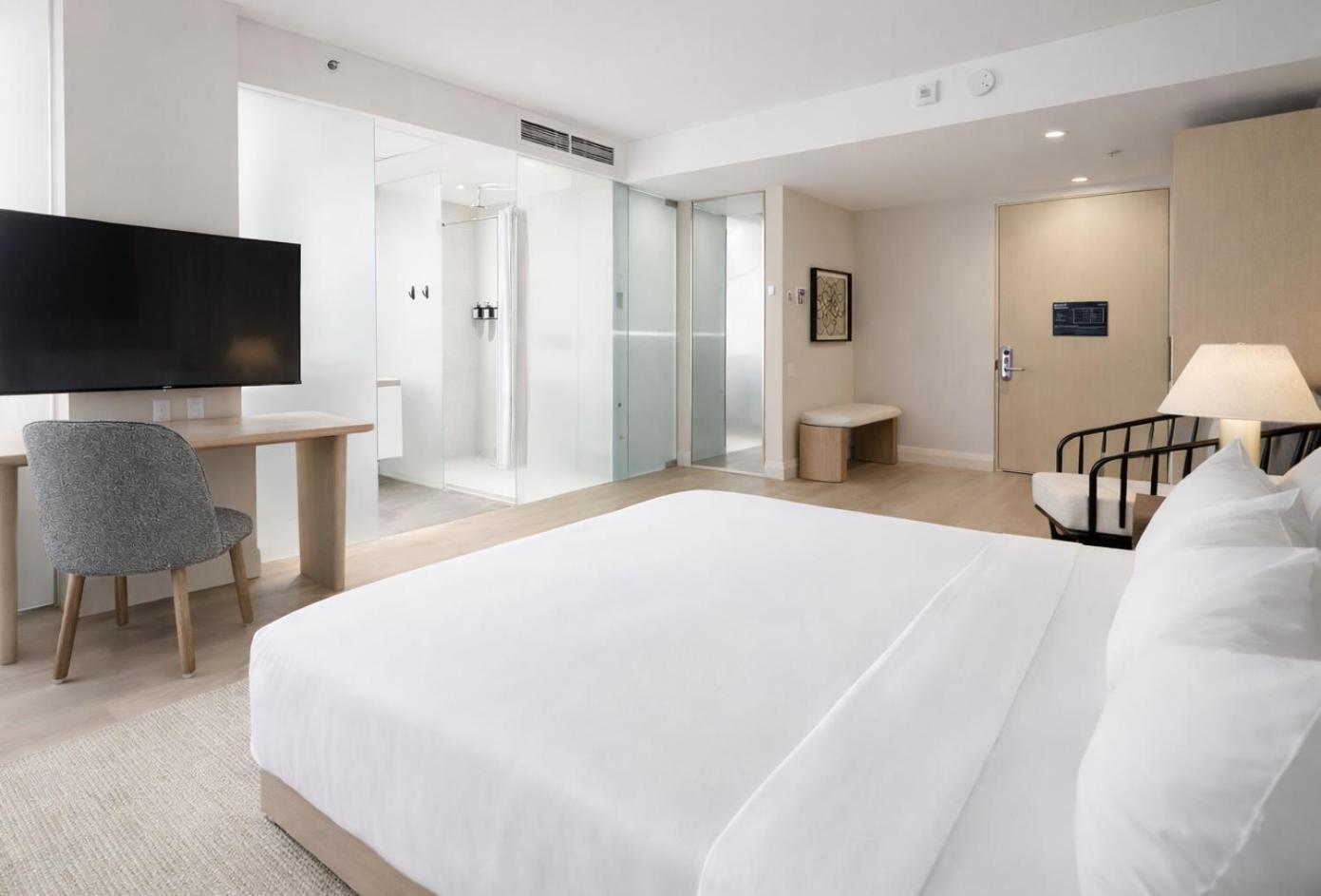 Superior Room 1 King Bed
