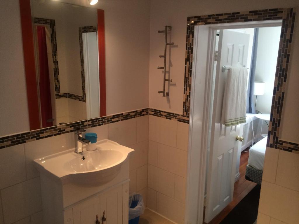 Small Queen Room
