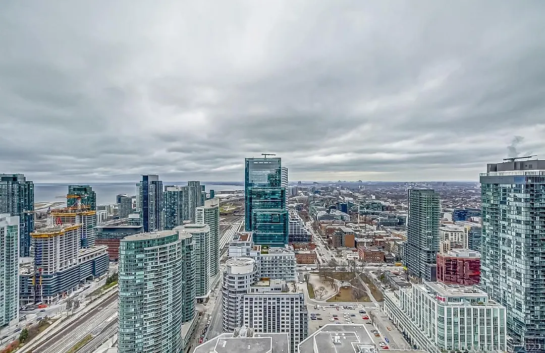 Loft - Entertainment & Financial District-1