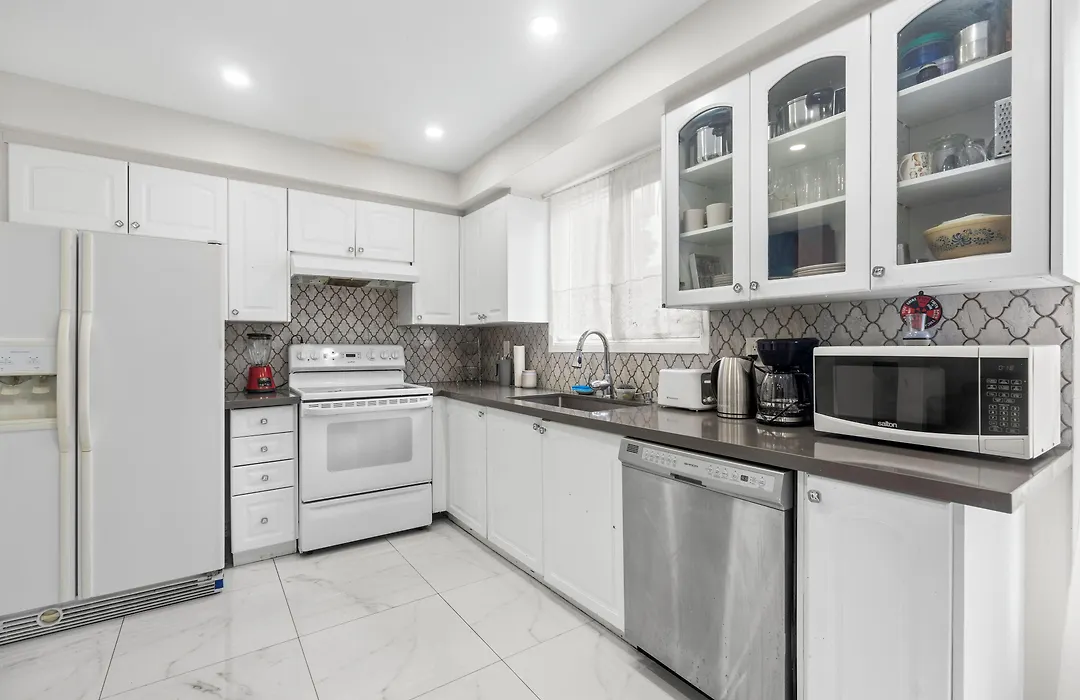 Rooming House In Scarborough By Globalstay-1