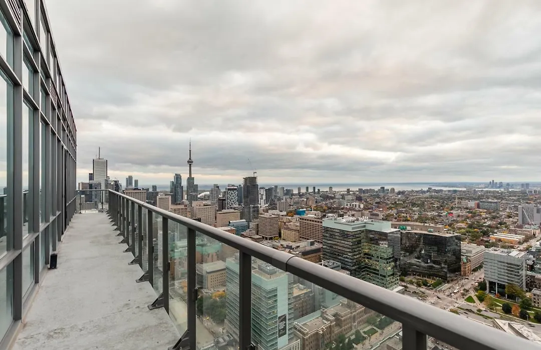 Unbelievable Penthouse View With 3 Bedrooms-1