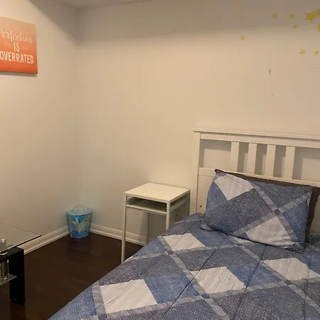 Toronto Downtown 2 Bedroom Families Only Sleeps 5-3