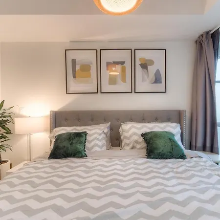 Stylish Newly Furnished Condo With Beautiful Lake View-2