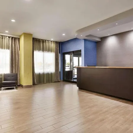 Travelodge By Wyndham Toronto East-2