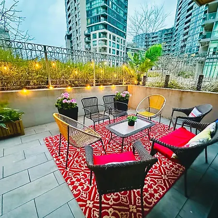 Luxury Suite With Private Patio In Downtown Toronto-2