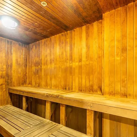 Luxury Suite With Private Patio In Downtown Toronto-3