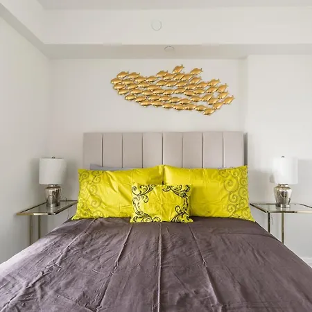 Globalstay Charming Yorkville Aprt-3