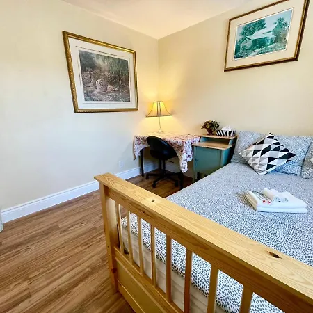 Perfect Home-Private Washrooms,Free Parking,High Speed Net-3
