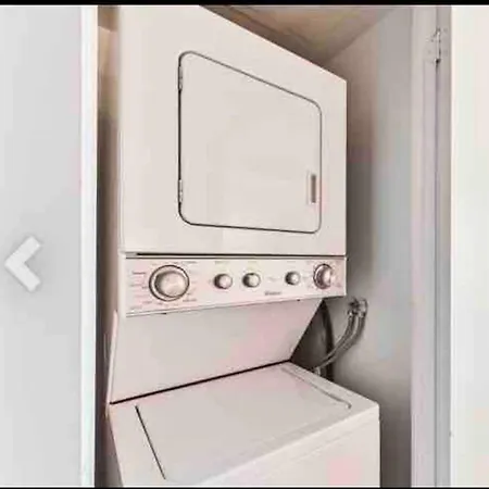 Beautiful Unit In Heart Of Downtown Toronto-2