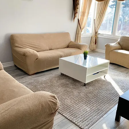 Spacious Mbr Near Kennedy Subway & Go-3