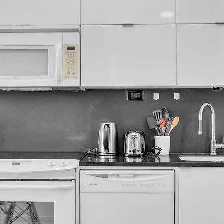 Downtown Condo - Free Parking/Self Check-In-2