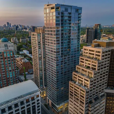 Yorkville Plaza Suites - Pool & Hot Tub-2