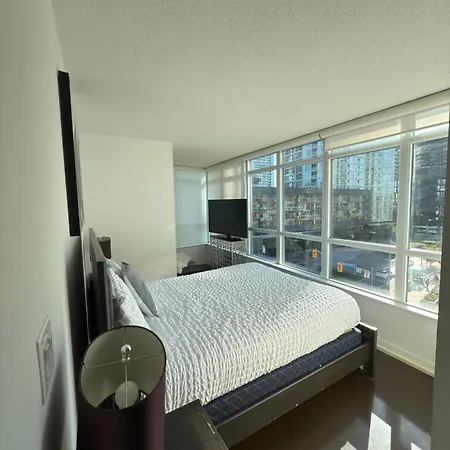 Toronto Downtown Luxurious Stylish 3 Bedroom 3 Bath 2 Balconies Near Rogers Centre Lakeview Condo-3