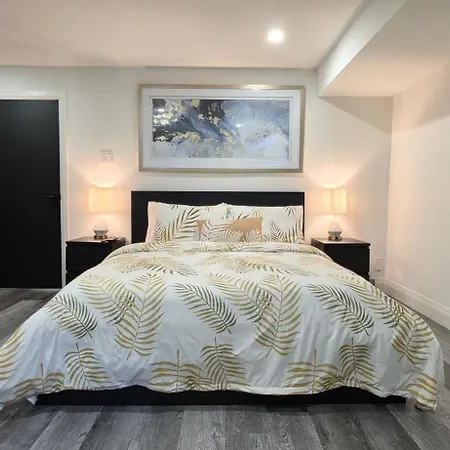 Renovated Guest Suite Near The Lake & High Park In Toronto!-2