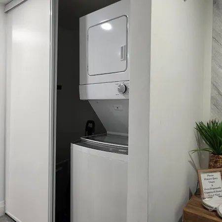 Renovated Guest Suite Near The Lake & High Park In Toronto!-3
