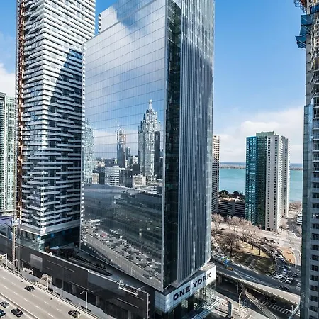 Downtown Luxury Lakeview Condo-2