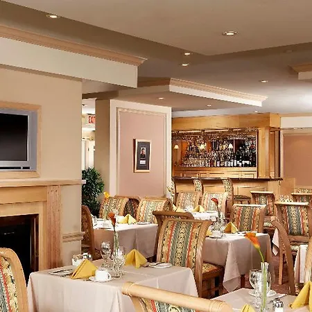 Four Points By Sheraton Toronto Lakeshore-3