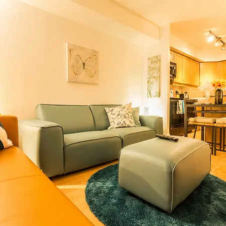 Red Maple Suites - Blue Jays Way-2