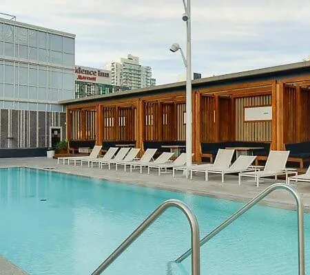 Luxury Condo On Cn Tower-2