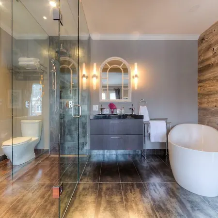 Downtown Luxury Victorian Retreat-3