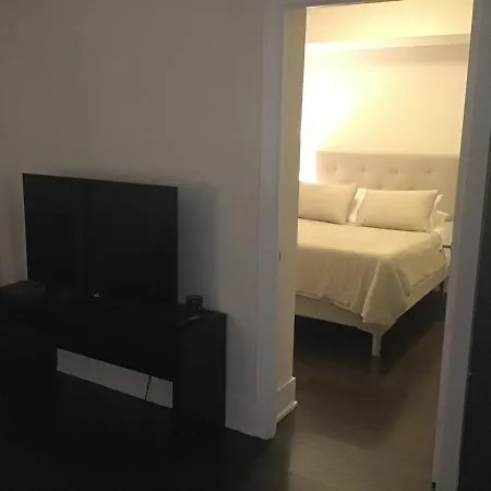 Luxury Condo On Cn Tower-3